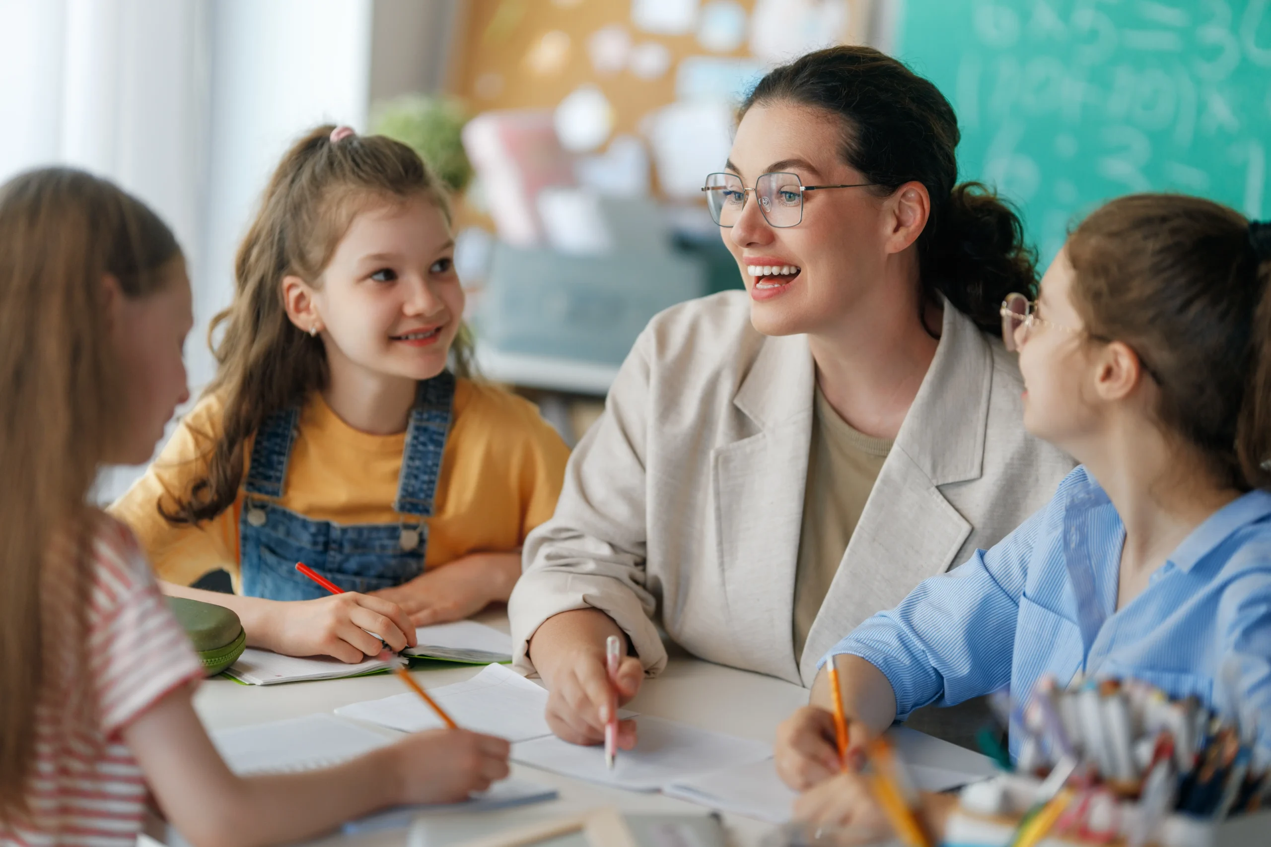 (Re)Construindo o Perfil do Professor dos Anos Iniciais - teoria, prática e complexidade no cotidiano escolar